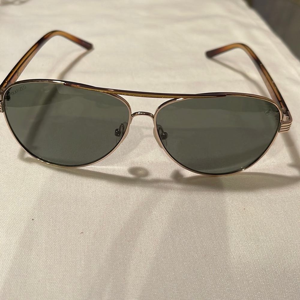 SPERRY SEABROOK POLARIZED 60 11 135 Unisex Aviator shape w/ 2 tone bar detail